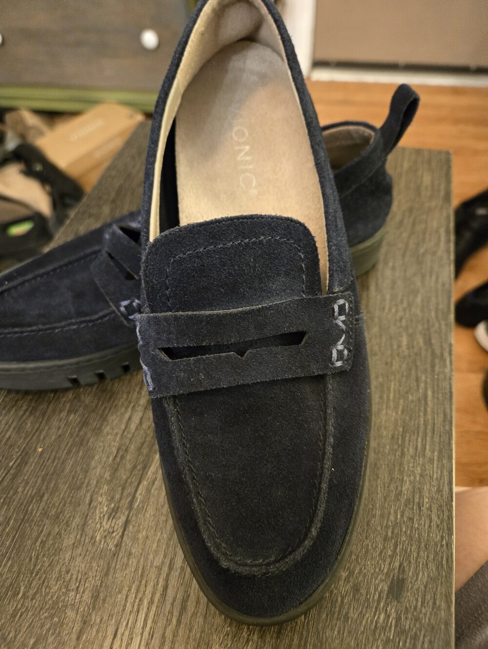 Vionic Uptown Women's Slip-On Loafers In Navy- Size 7